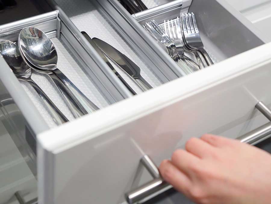 Packing cutlery and silverware for moving overseas